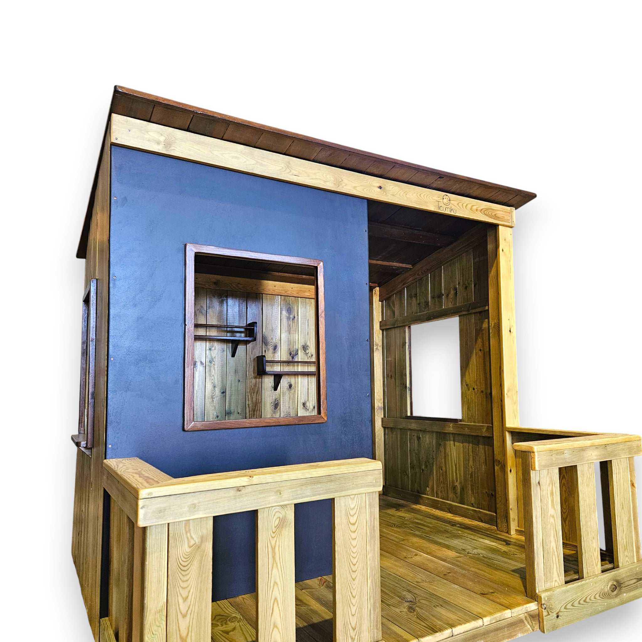 Casita exterior con pared de pizarra