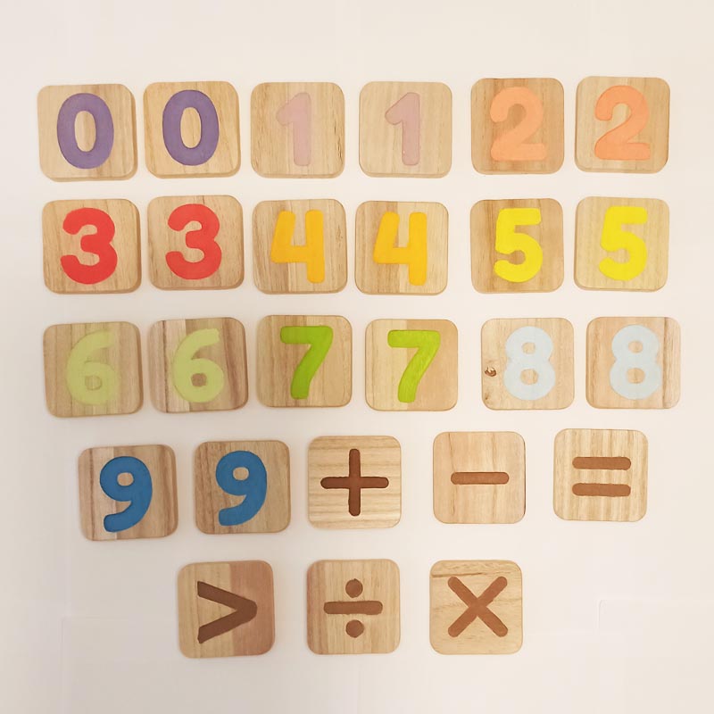 Números de madera matemáticos + bandeja