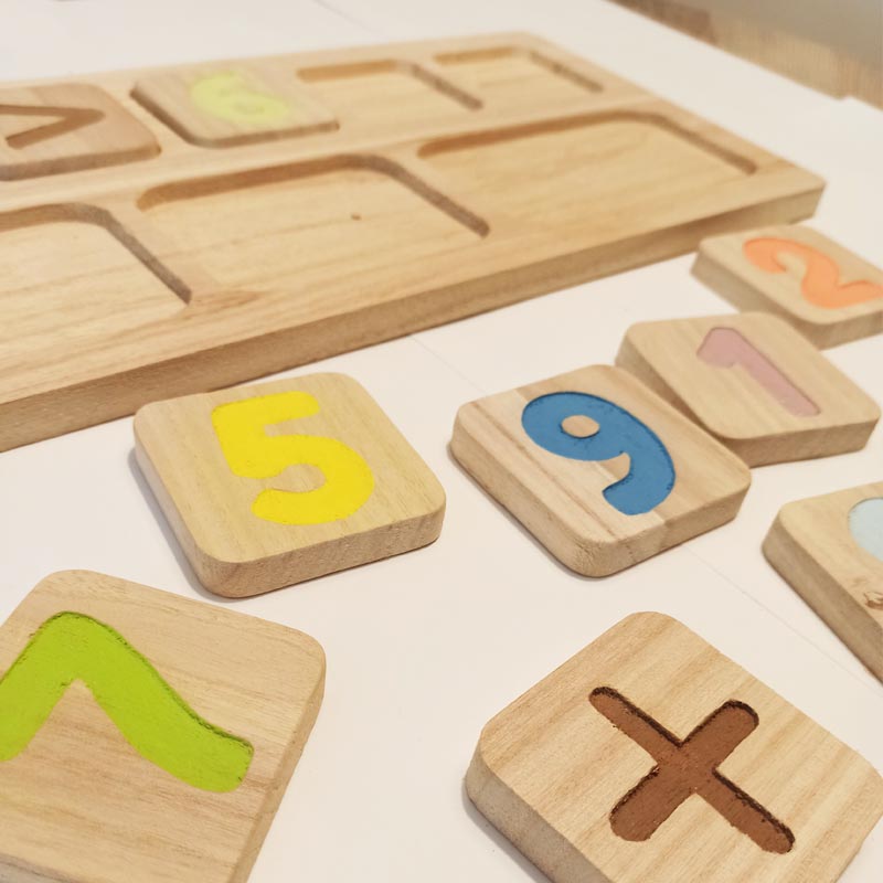 Números de madera matemáticos + bandeja